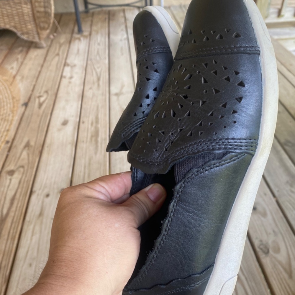 Shoes - Picture 2 of 4